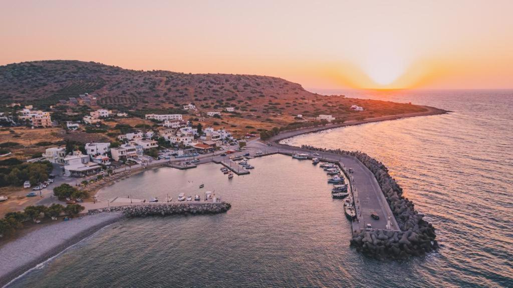 Meltemi Beach Apartments ميلاتوس المظهر الخارجي الصورة